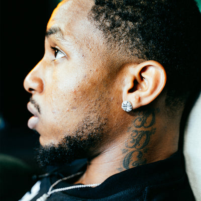 'The Basketball' Crooked Ball Örhängen, Black Diamond Pavé