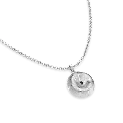 Le pendentif balle qui fuit "The Basketball", diamant noir