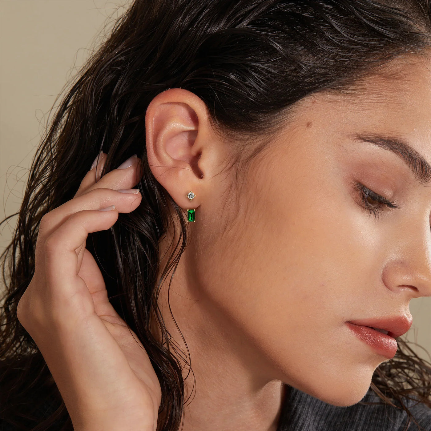 Elegante chaqueta de pendientes con piedras preciosas de cortes mixtos